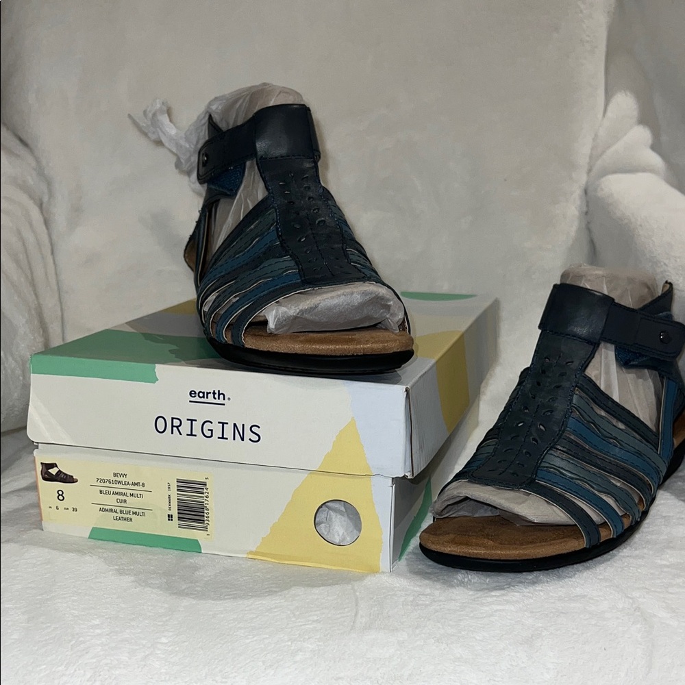 Earth Origins Women's Navy and Black Sandals
